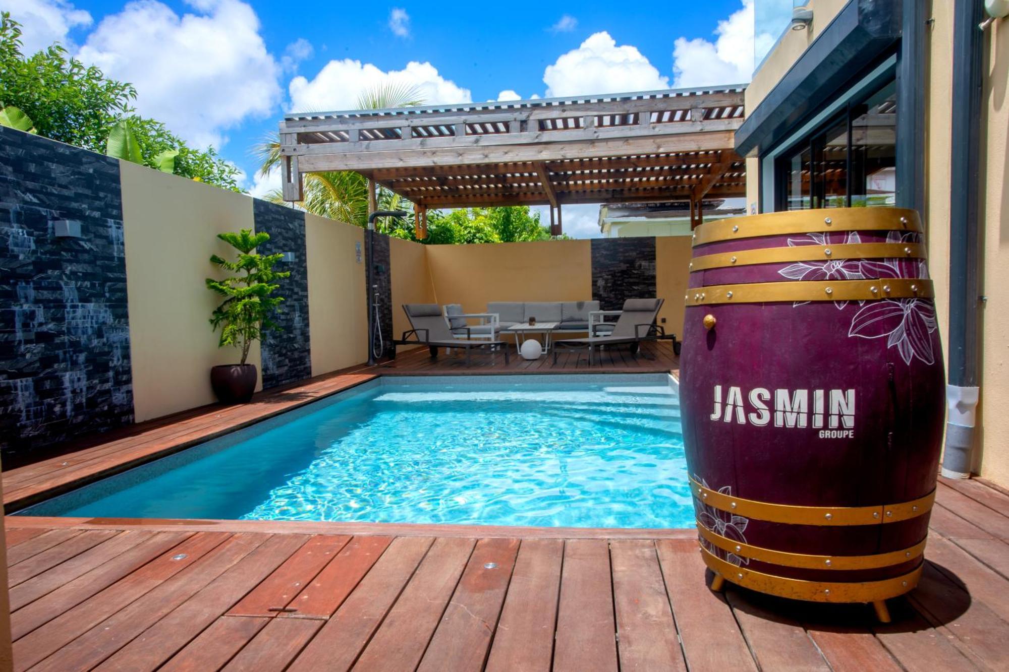 Jasmin Standing Piscine Chauffee 4 Ch 9 Pers *